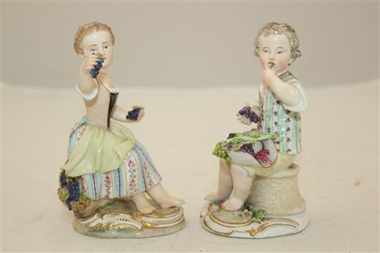 Two Meissen figures of grapepickers, 19th century, 12cm